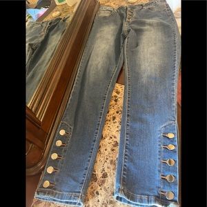Very very nice classic style jeans with buttons on each side of the bottom legs